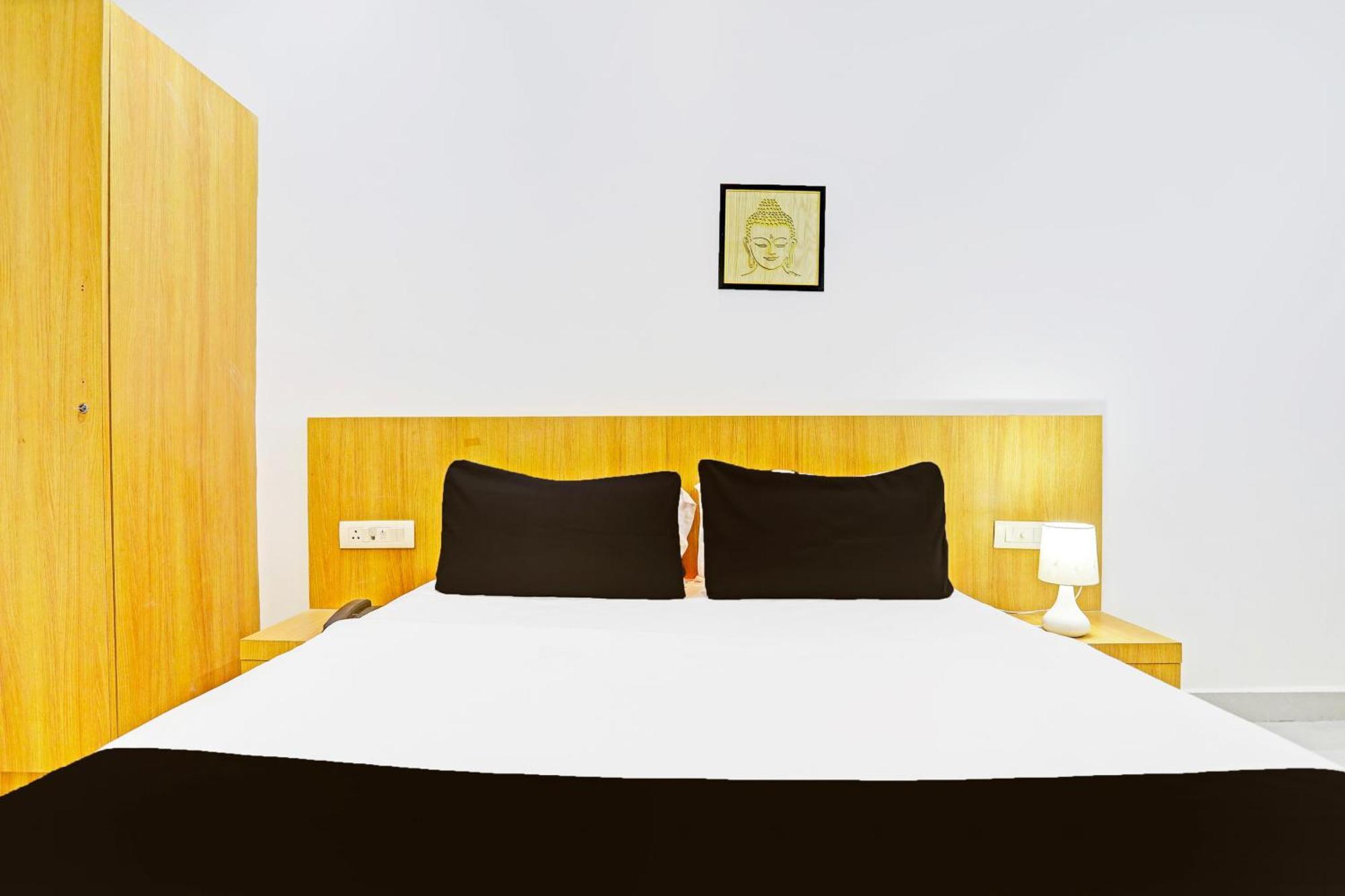 Super Hotel O Raipur Exteriör bild