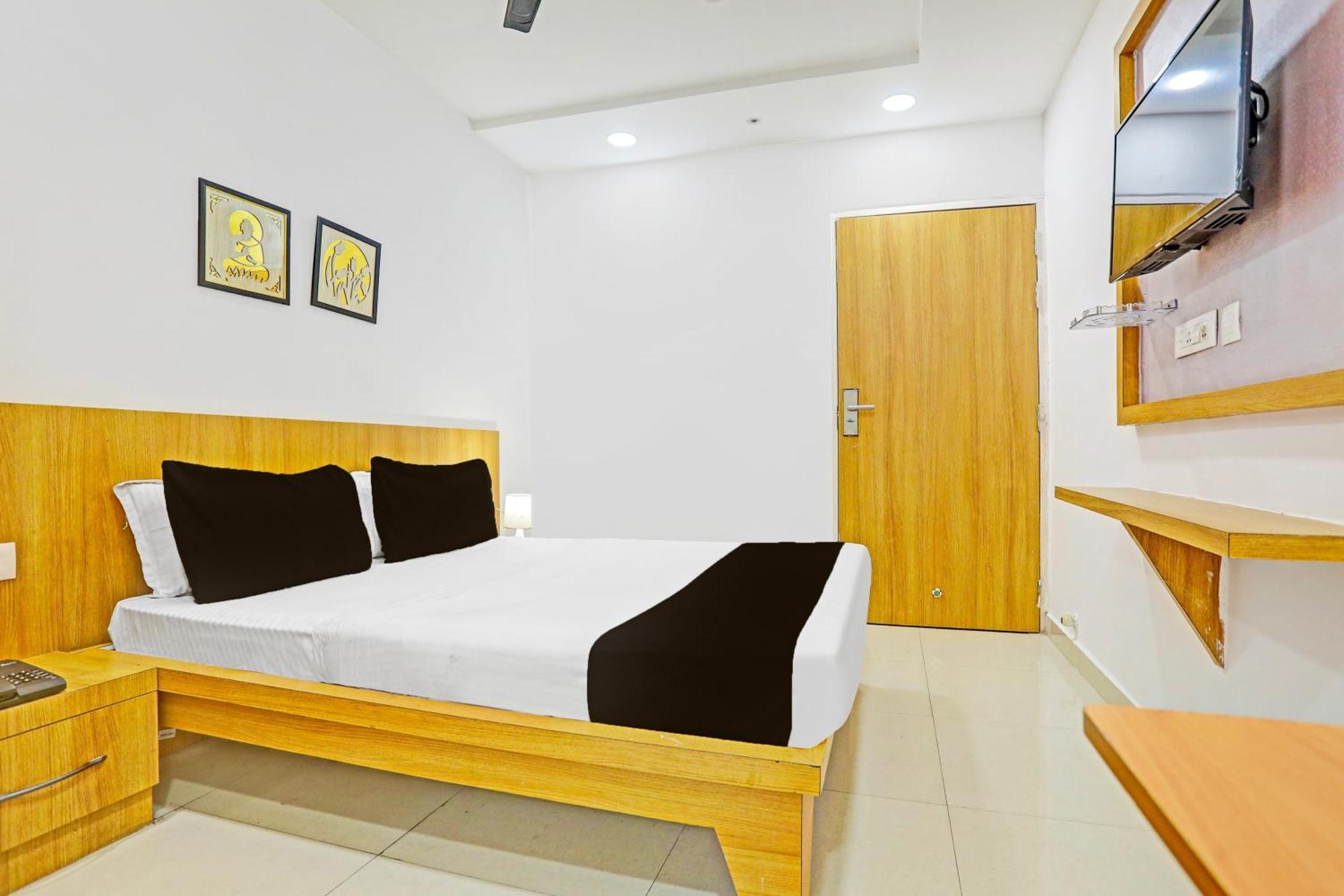 Super Hotel O Raipur Exteriör bild